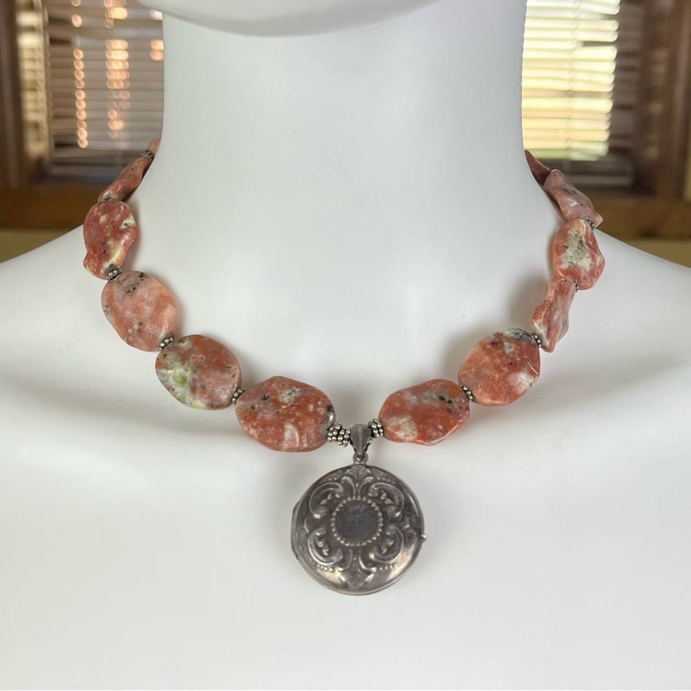Vintage Stone Necklace with Round Metallic Locket Pendant‎
